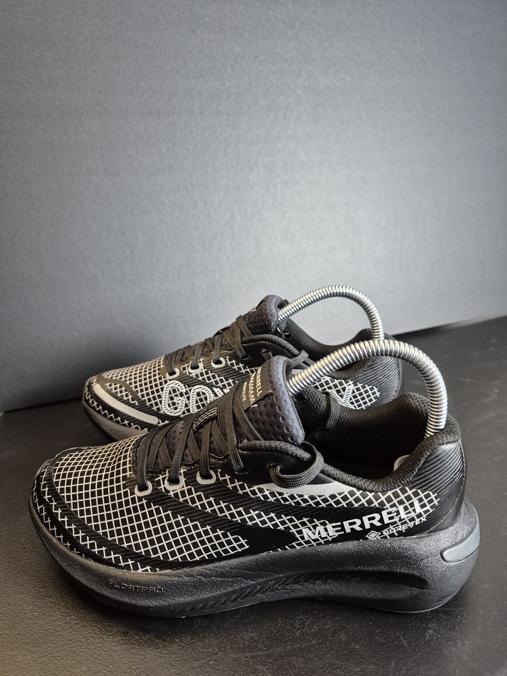 Merrell Mens Black and White Mesh Trail Sneakers. Size 7
